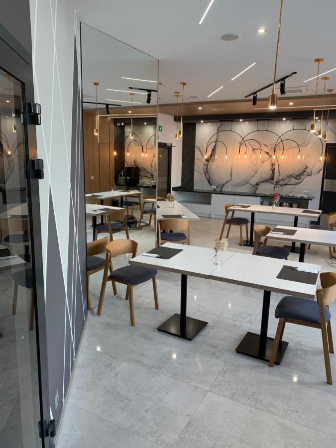 Klobuck Hotel Coliber מראה חיצוני תמונה